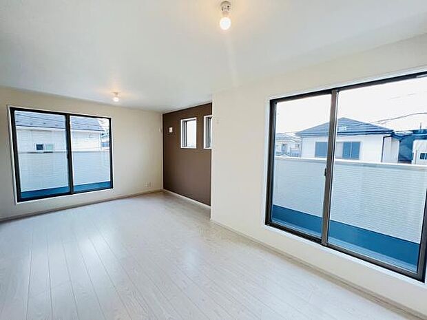 明るい広々とした主寝室でご家族ゆっくりお休みになれますね。