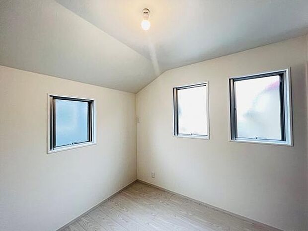 子供部屋にもちょうど良い大きさのお部屋です。