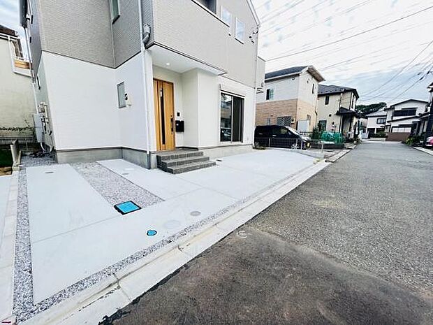 駐車場ももちろん完備しておりますのでお車所有の方にも心強いです。