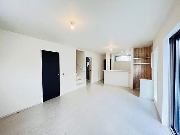 リビングダイニングになります。ご家族そろっての素敵な空間になりそうですね。