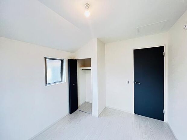 収納が備わっており、子供部屋や在宅ワークスペース等にもおすすめです。