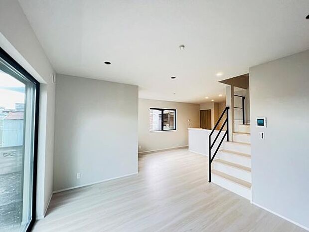 リビングダイニングになります。ご家族そろっての素敵な空間になりそうですね。