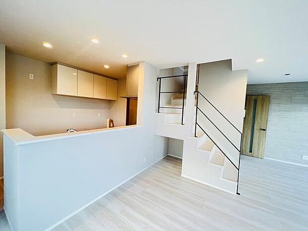 ご家族の温かい時間を演出するダイニングスペースです。