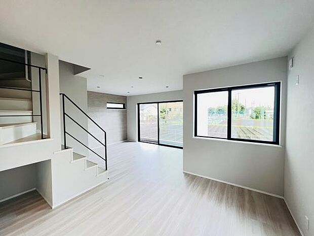 家族団らんの場所としてゆったりと居心地の良いリビングです。