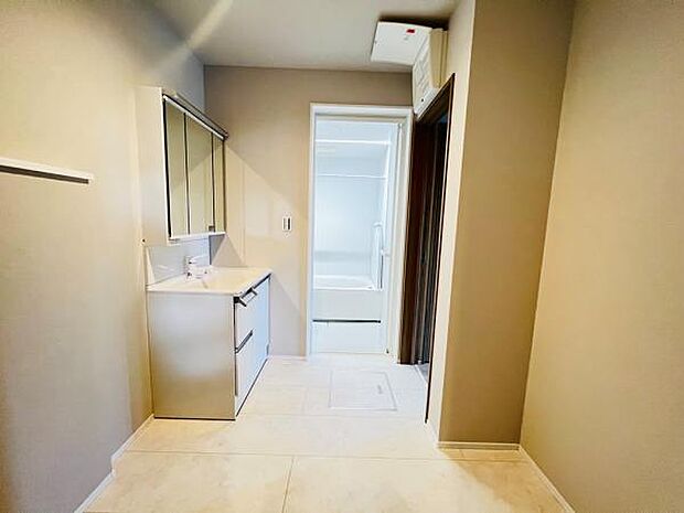 脱衣所は小さなお子様がいるご家庭にも重宝されます。