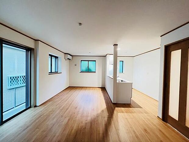 リビングダイニングになります。ご家族そろっての素敵な空間になりそうですね。