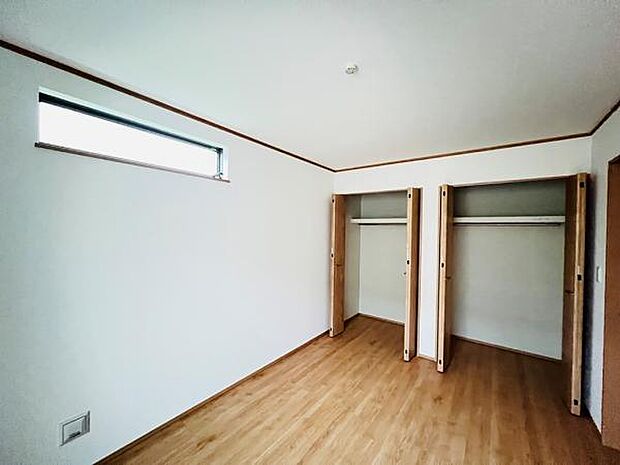 明るい広々とした主寝室でご家族ゆっくりお休みになれますね。