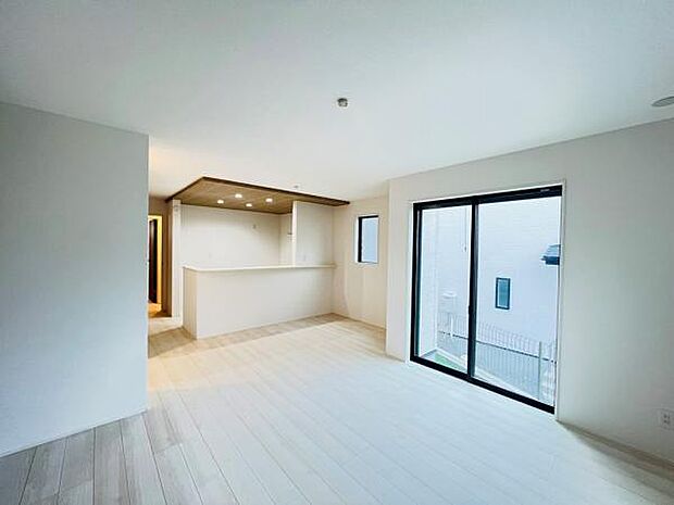 リビングダイニングになります。ご家族そろっての素敵な空間になりそうですね。