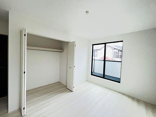 いつでもお部屋をスッキリお使い頂ける収納スペースを設置。