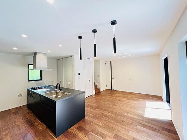 家族団らんの場所としてゆったりと居心地の良いリビングです。