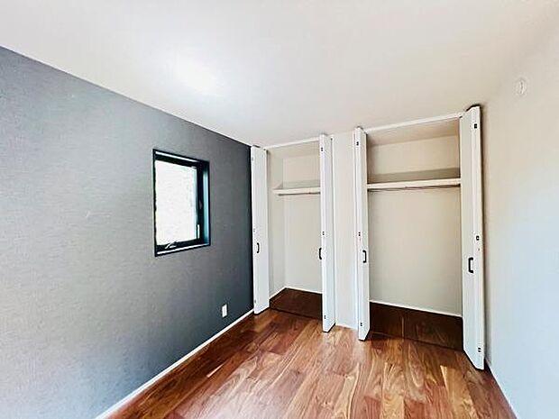 いつでもお部屋をスッキリお使い頂ける収納スペースを設置。