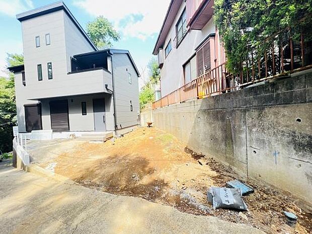 駐車場ももちろん完備しておりますのでお車所有の方にも心強いです。