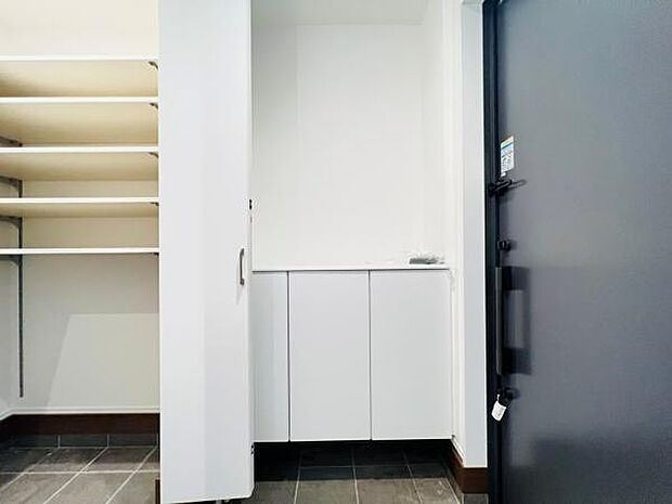 玄関収納です。