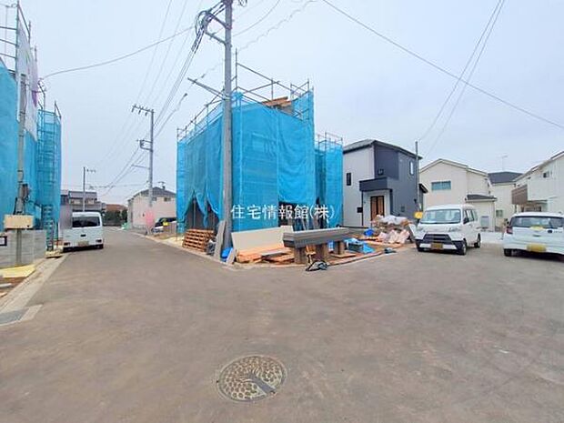 前面道路を含めた現地写真です。