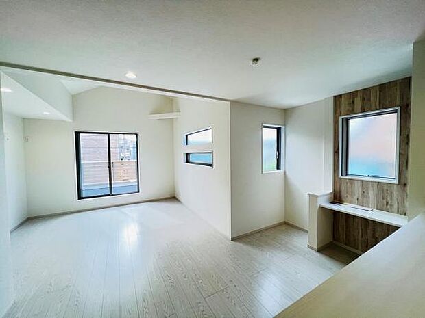 家族団らんの場所としてゆったりと居心地の良いリビングです。