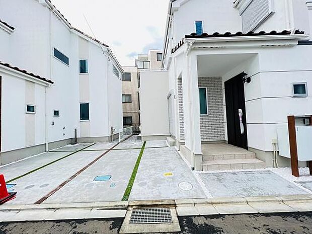 駐車場ももちろん完備しておりますのでお車所有の方にも心強いです。