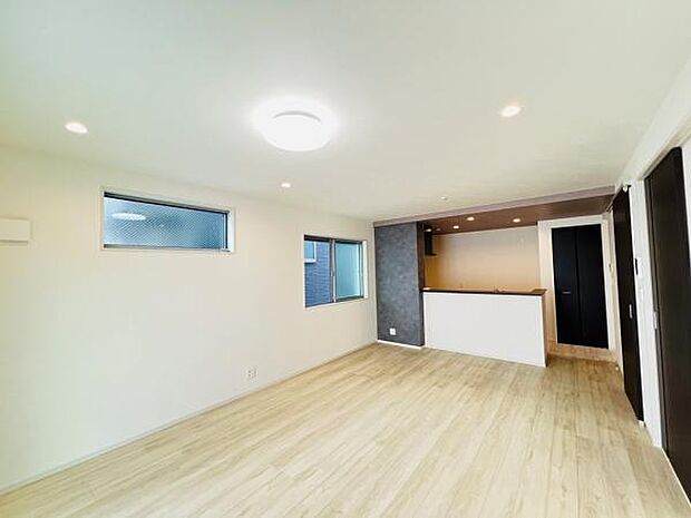 リビングダイニングになります。ご家族そろっての素敵な空間になりそうですね。