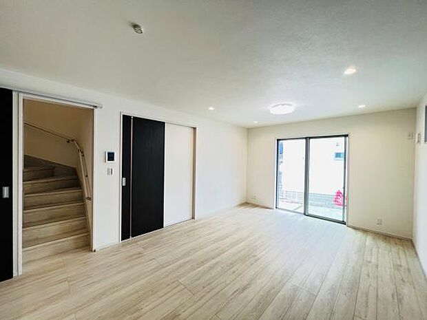 ご家族の温かい時間を演出するダイニングスペースです。