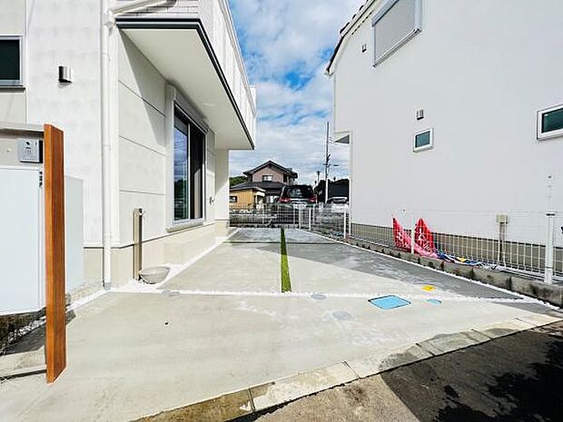 駐車場ももちろん完備しておりますのでお車所有の方にも心強いです。