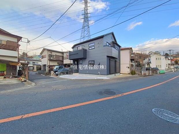 前面道路を含めた現地写真です。