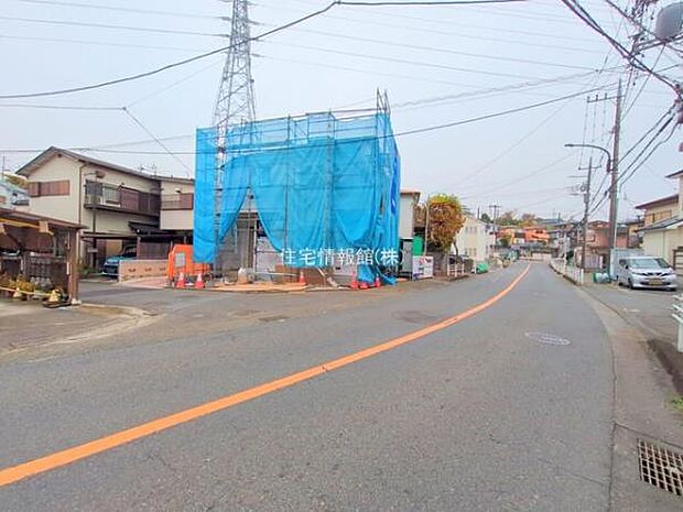 前面道路を含めた現地写真です。