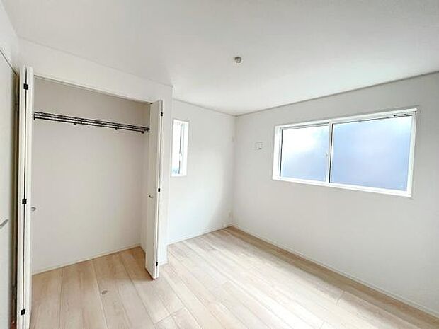 収納が備わっており、子供部屋や在宅ワークスペース等にもおすすめです。