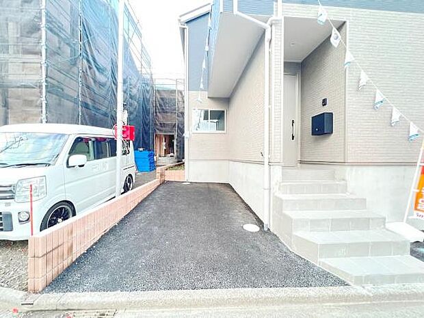 駐車場ももちろん完備しておりますのでお車所有の方にも心強いです。