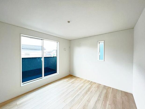 明るい広々とした主寝室でご家族ゆっくりお休みになれますね。