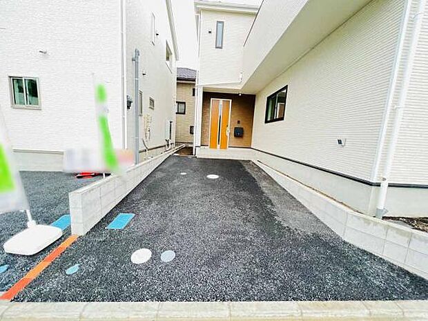 駐車場ももちろん完備しておりますのでお車所有の方にも心強いです。