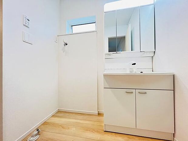 お天気を気にせずお洗濯ができ、室内干し可能です。