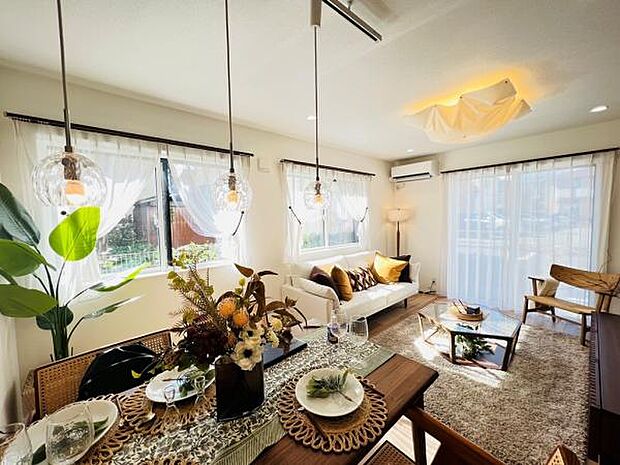 家族団らんの場所としてゆったりと居心地の良いリビングです。