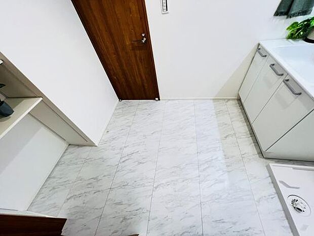 脱衣所は小さなお子様がいるご家庭にも重宝されます。