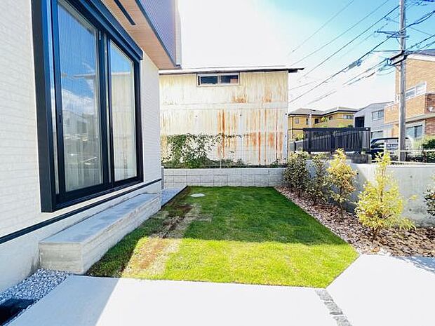 お庭スペースは、ガーデニングやお子様との外遊びなど多彩な用途でお楽しみいただけます。