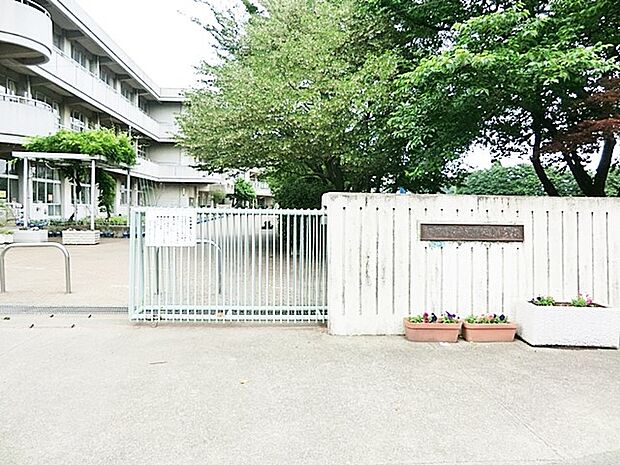 相模原市立淵野辺東小学校まで約950m(徒歩12分)