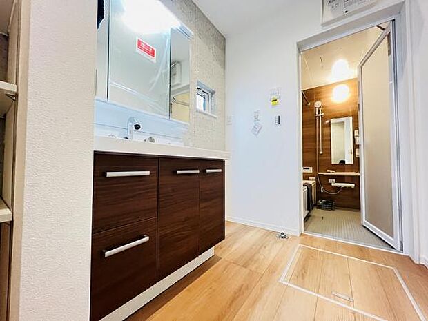 脱衣所は小さなお子様がいるご家庭にも重宝されます。