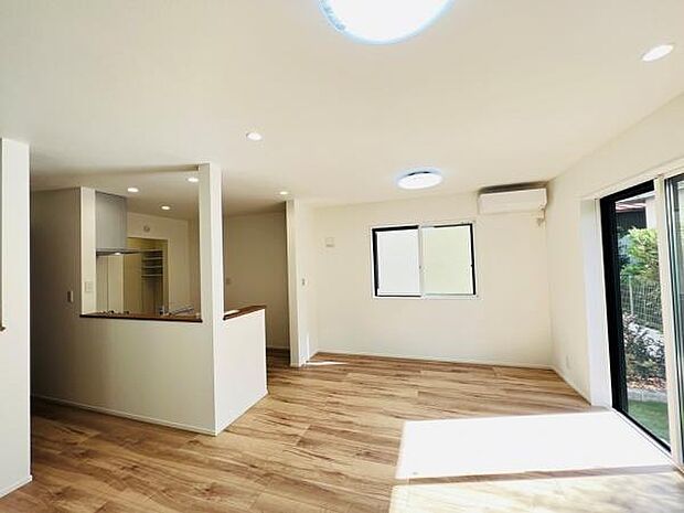 ご家族の温かい時間を演出するダイニングスペースです。