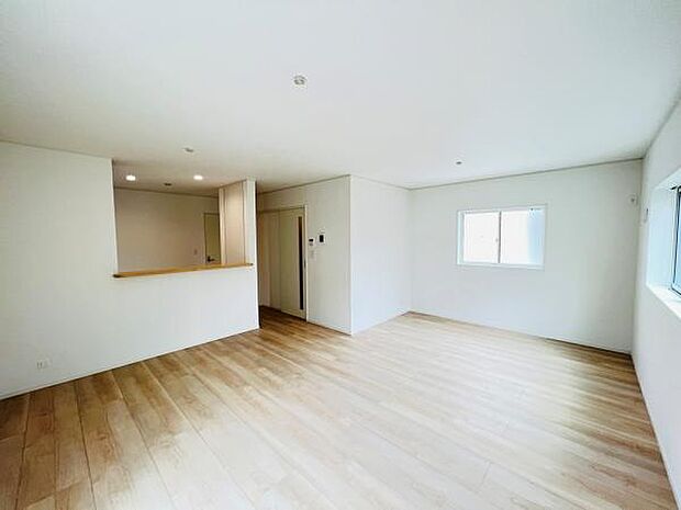 リビングダイニングになります。ご家族そろっての素敵な空間になりそうですね。