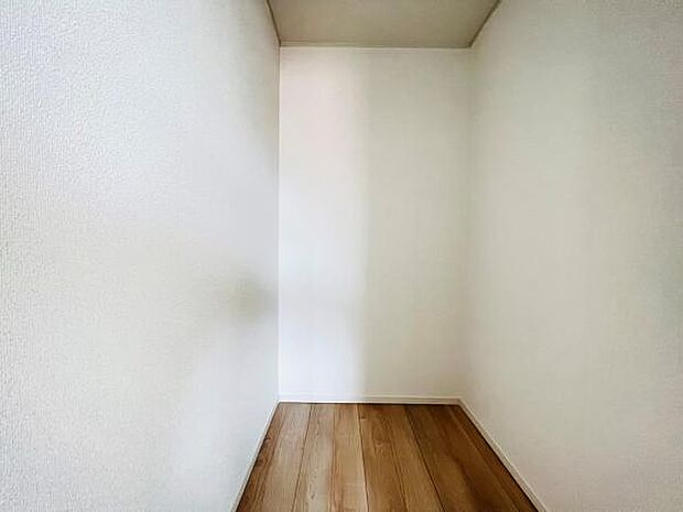 いつでもお部屋をスッキリお使い頂ける収納スペースを設置。