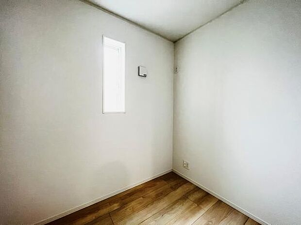 いつでもお部屋をスッキリお使い頂ける収納スペースを設置。