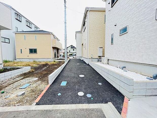 駐車場ももちろん完備しておりますのでお車所有の方にも心強いです。