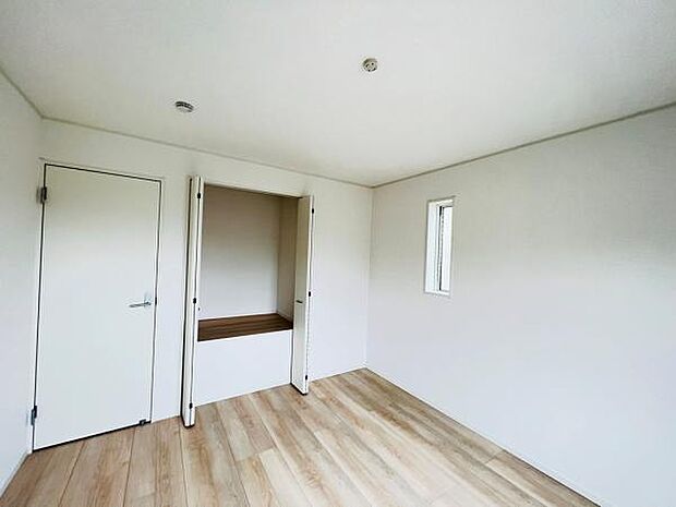 クローゼット付きの使い勝手の良い洋室です。