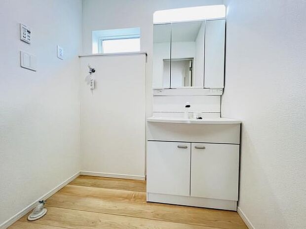 お天気を気にせずお洗濯ができ、室内干し可能です。