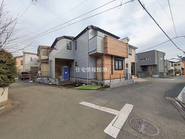 前面道路を含めた現地写真です。