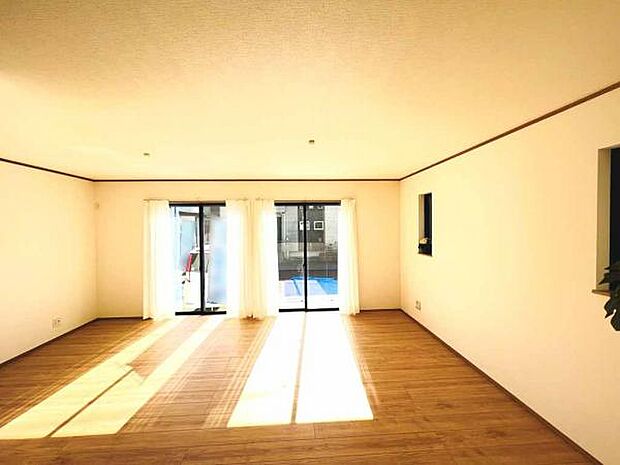 家族団らんの場所としてゆったりと居心地の良いリビングです。