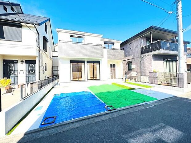 前面道路を含めた現地写真です。