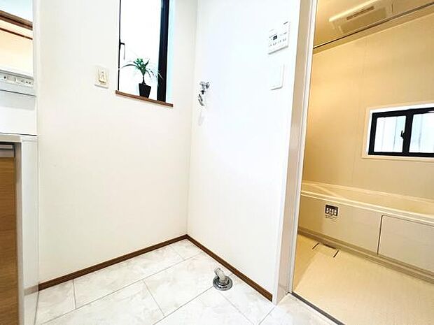 お天気を気にせずお洗濯ができ、室内干し可能です。