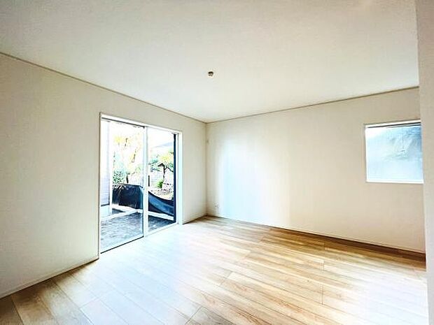 家族団らんの場所としてゆったりと居心地の良いリビングです。