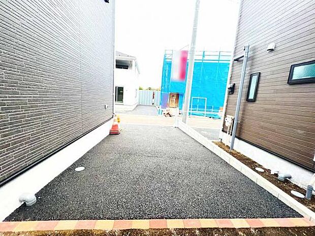 駐車場ももちろん完備しておりますのでお車所有の方にも心強いです。