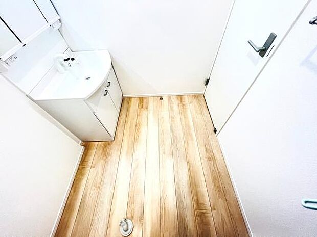 脱衣所は小さなお子様がいるご家庭にも重宝されます。