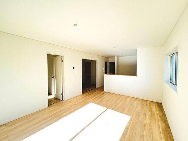 リビングダイニングになります。ご家族そろっての素敵な空間になりそうですね。